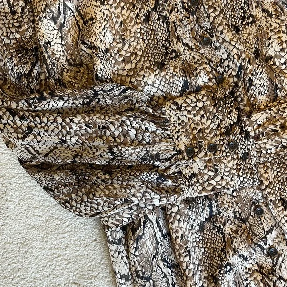 Gibson and latimer snake print dress with belt - Picture 3 of 5